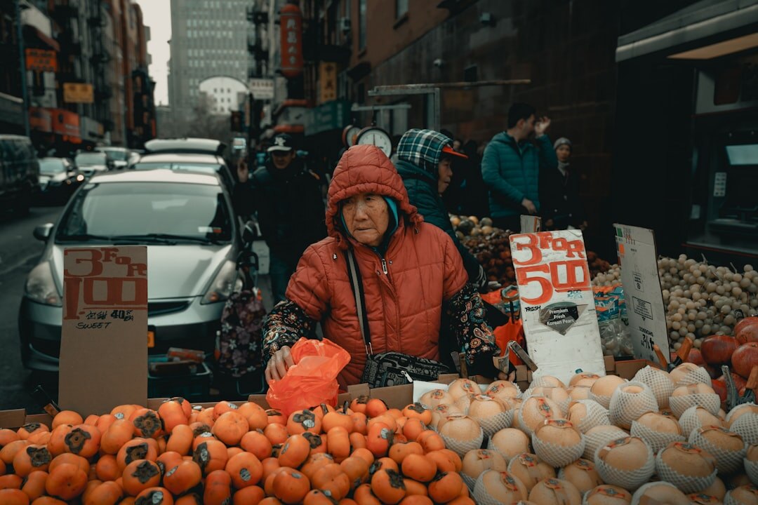 senior market shopping